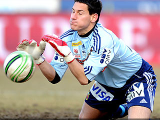 Payer_catches.jpg